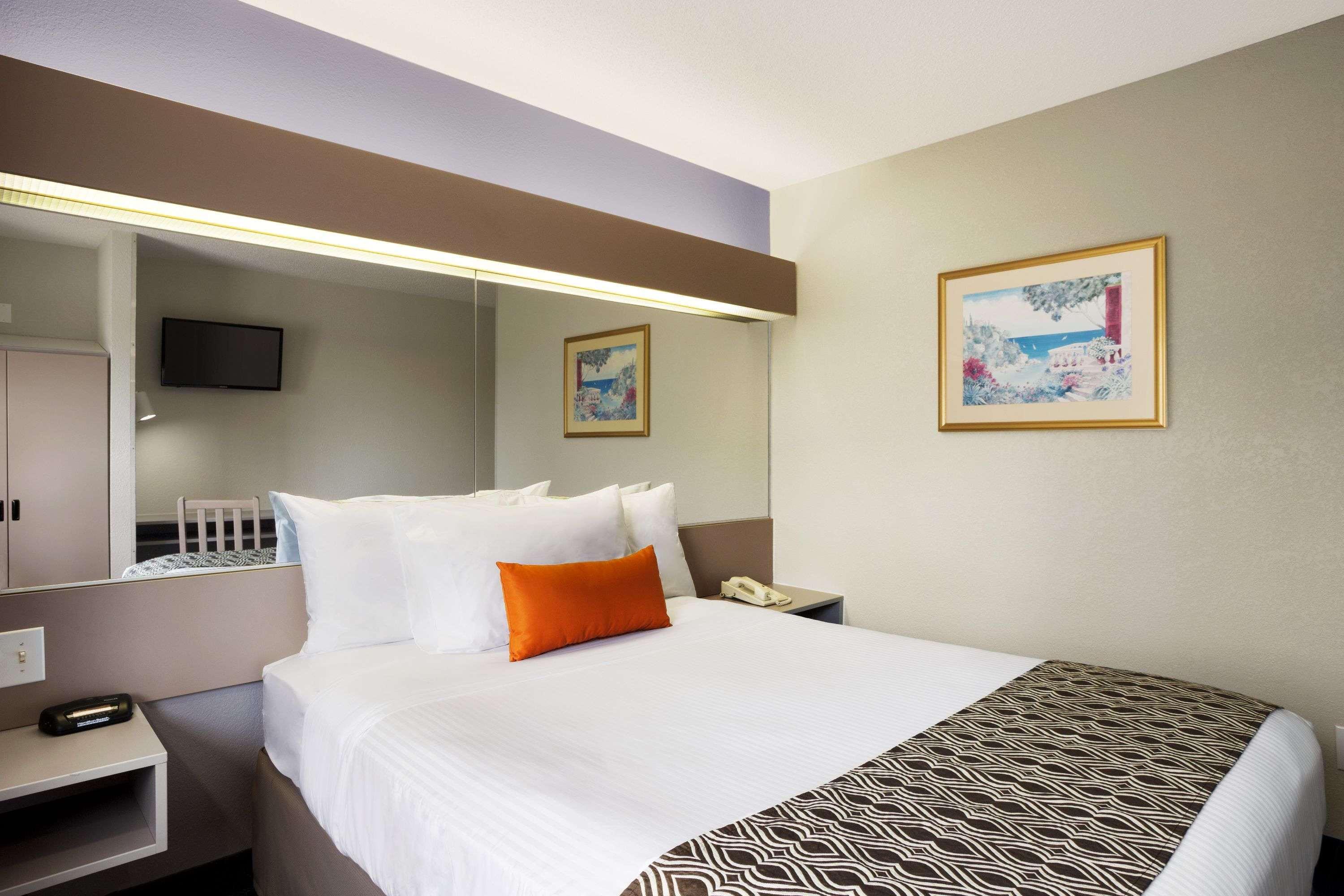 Microtel Inn By Wyndham Louisville East Экстерьер фото