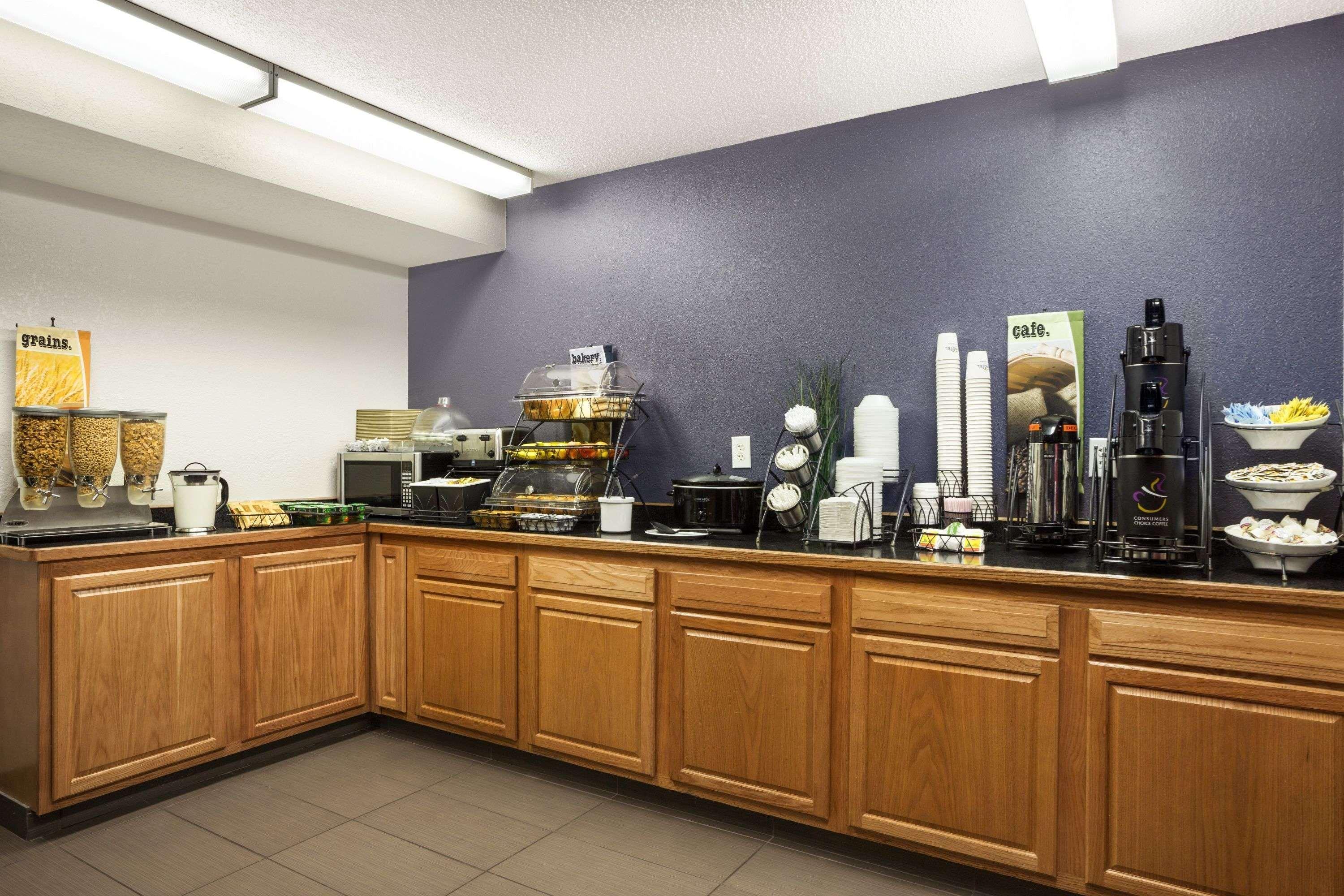 Microtel Inn By Wyndham Louisville East Экстерьер фото
