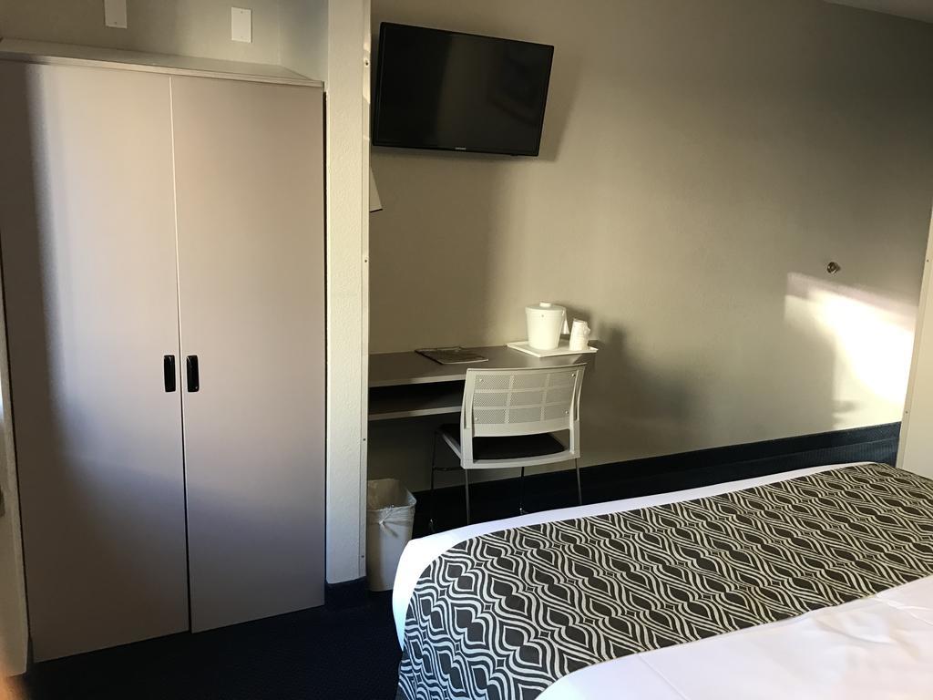 Microtel Inn By Wyndham Louisville East Экстерьер фото