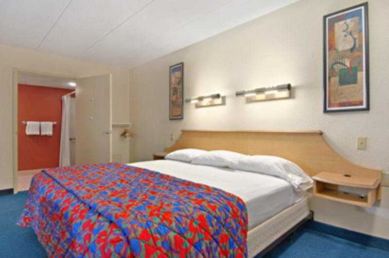 Microtel Inn By Wyndham Louisville East Номер фото