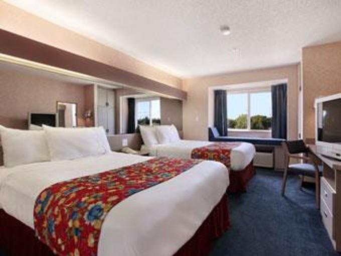 Microtel Inn By Wyndham Louisville East Номер фото